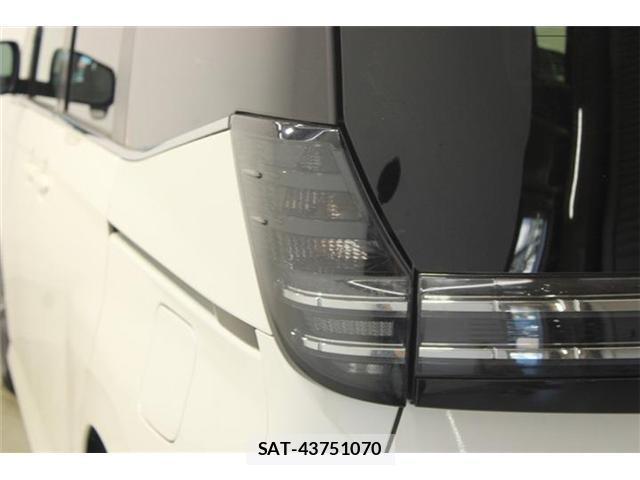 Toyota VOXY 2022-10 8342141-18