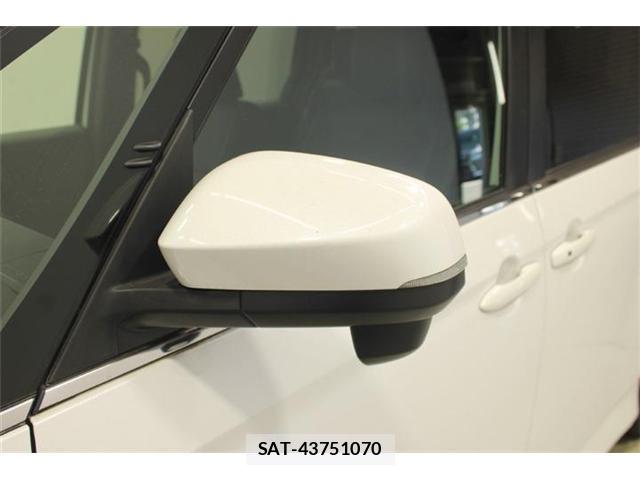 Toyota VOXY 2022-10 8342141-19