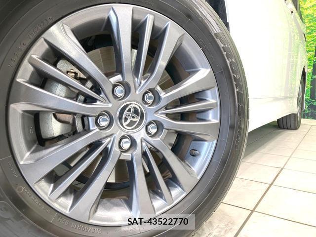 Toyota VOXY 2023-08 8342228-12