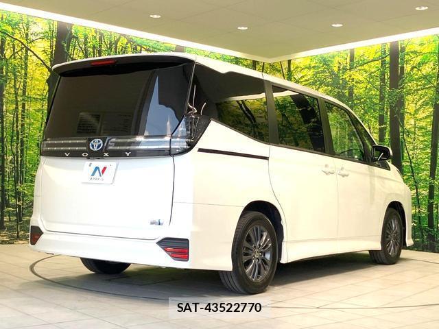 Toyota VOXY 2023-08 8342228-17