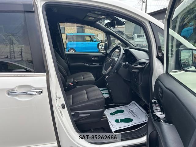 Toyota VOXY 2018-01 8342251-10