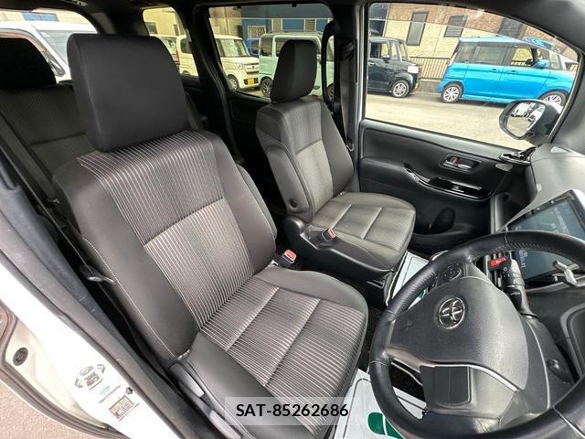 Toyota VOXY 2018-01 8342251-11
