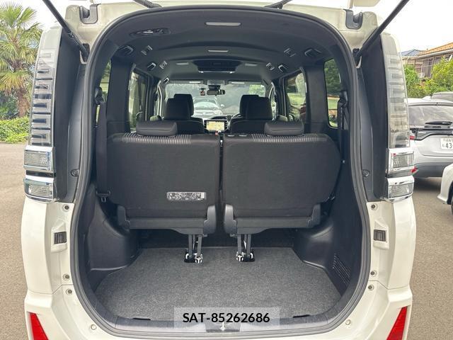 Toyota VOXY 2018-01 8342251-16