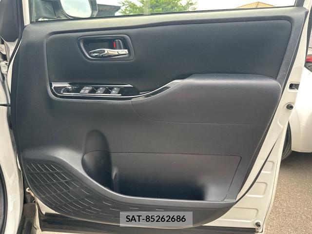 Toyota VOXY 2018-01 8342251-18