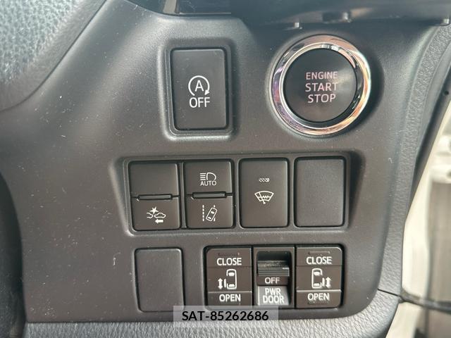 Toyota VOXY 2018-01 8342251-9