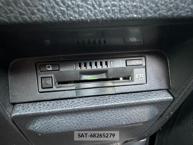 Toyota VOXY 2019-07 8342288-1