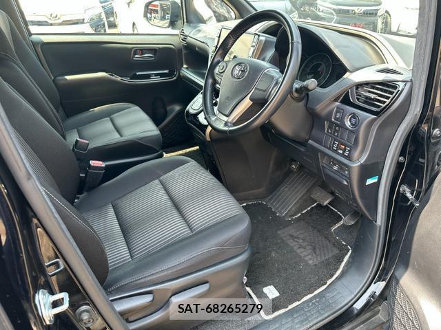 Toyota VOXY 2019-07 8342288-11