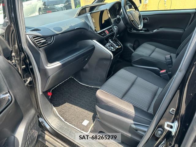 Toyota VOXY 2019-07 8342288-13
