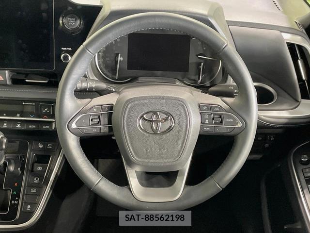 Toyota VOXY 2024-03 8342299-11