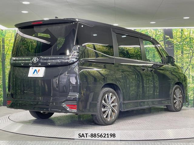 Toyota VOXY 2024-03 8342299-17