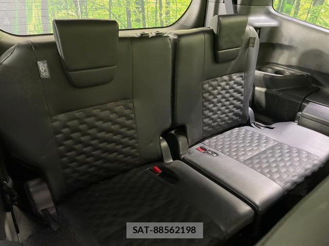 Toyota VOXY 2024-03 8342299-9