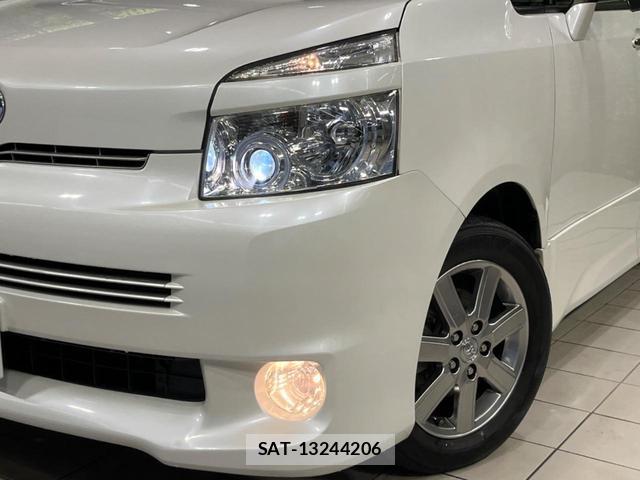 Toyota VOXY 2010-01 8342410-11