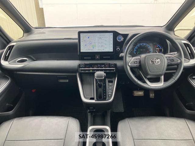 Toyota VOXY 2022-09 8342474-1