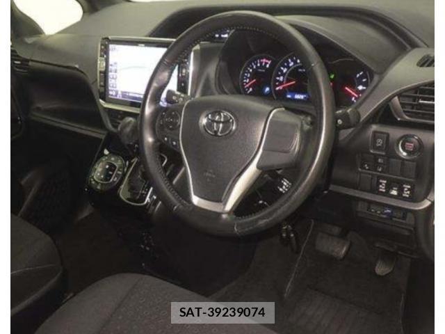 Toyota VOXY 2017-10 8342650-2