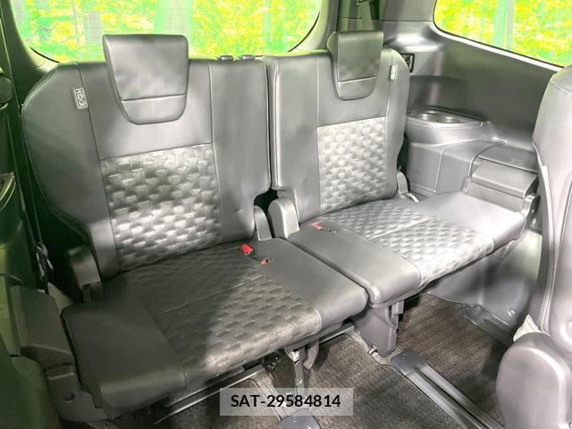 Toyota VOXY 2023-02 8342684-11