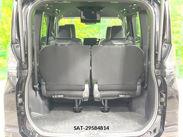Toyota VOXY 2023-02 8342684-12