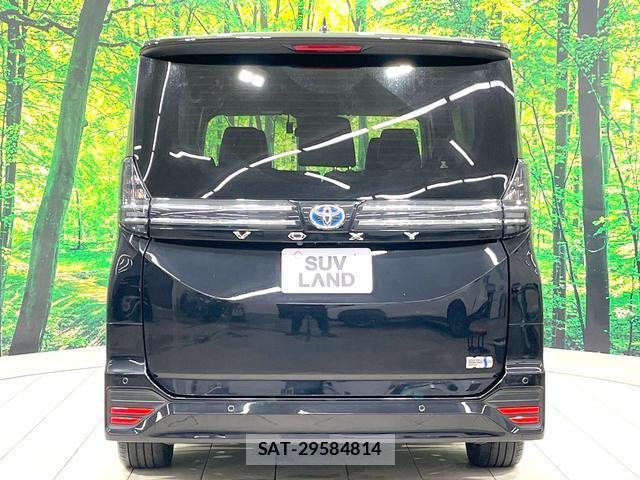 Toyota VOXY 2023-02 8342684-17