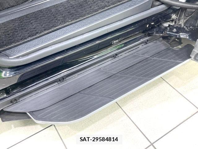 Toyota VOXY 2023-02 8342684-5