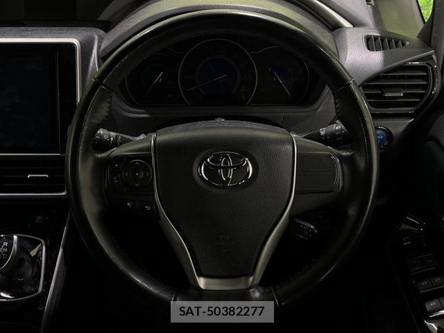 Toyota VOXY 2019-09 8342730-11
