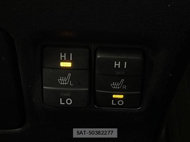 Toyota VOXY 2019-09 8342730-6