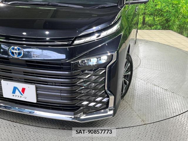 Toyota VOXY 2022-10 8342736-12
