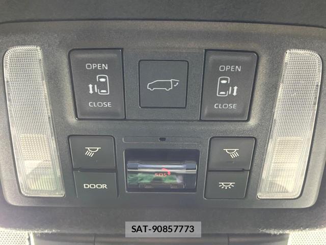Toyota VOXY 2022-10 8342736-5