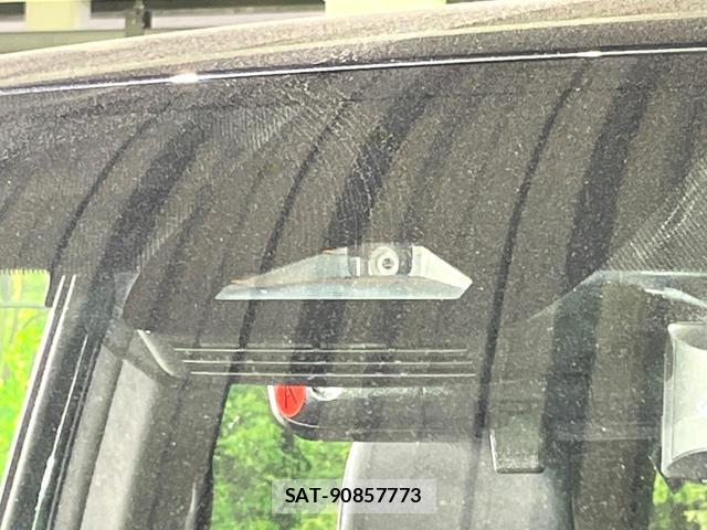 Toyota VOXY 2022-10 8342736-6