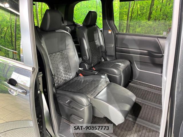 Toyota VOXY 2022-10 8342736-8