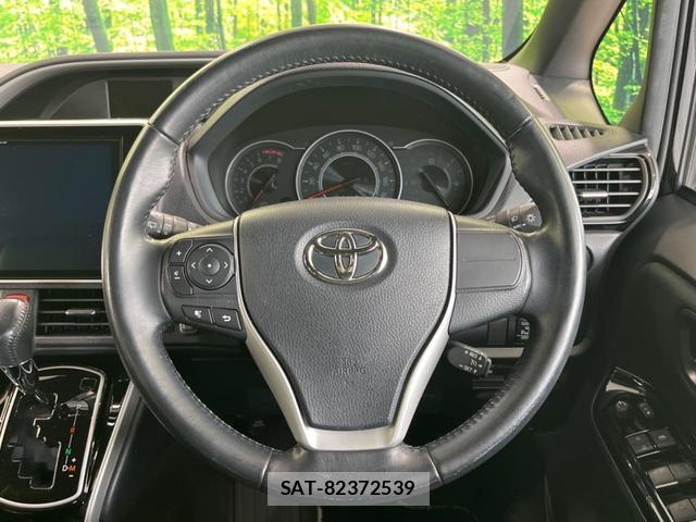 Toyota VOXY 2020-07 8342845-11