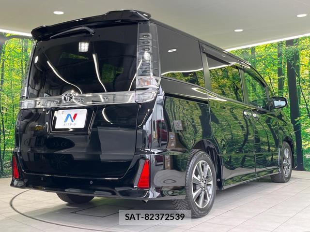 Toyota VOXY 2020-07 8342845-16