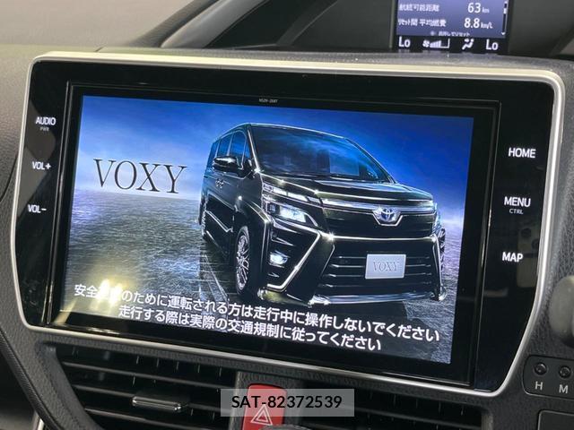 Toyota VOXY 2020-07 8342845-3