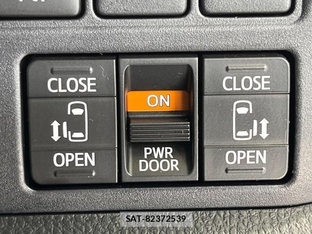 Toyota VOXY 2020-07 8342845-4