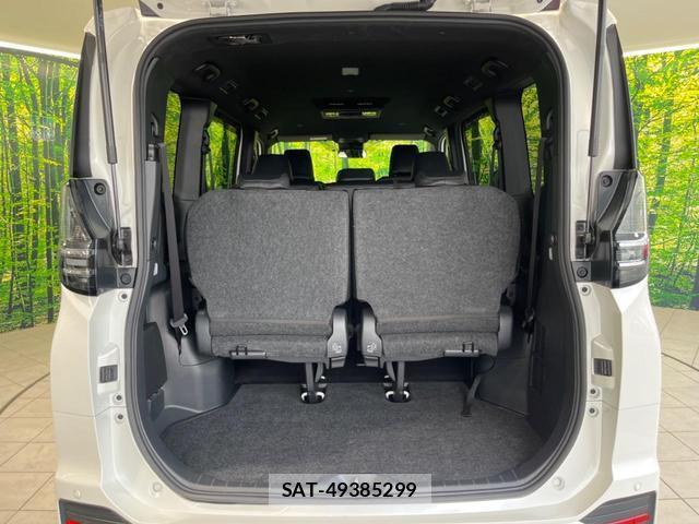 Toyota VOXY 2023-09 8342846-10