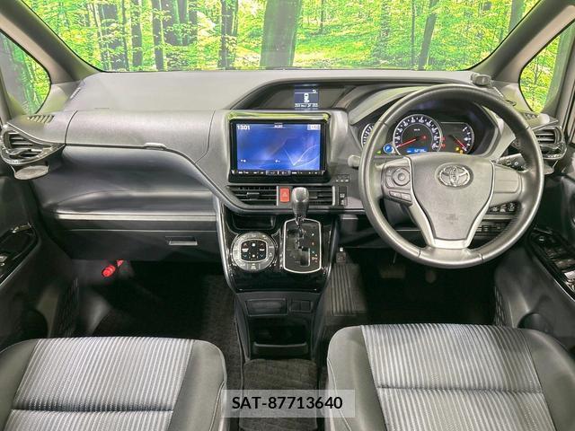 Toyota VOXY 2014-02 8343043-1