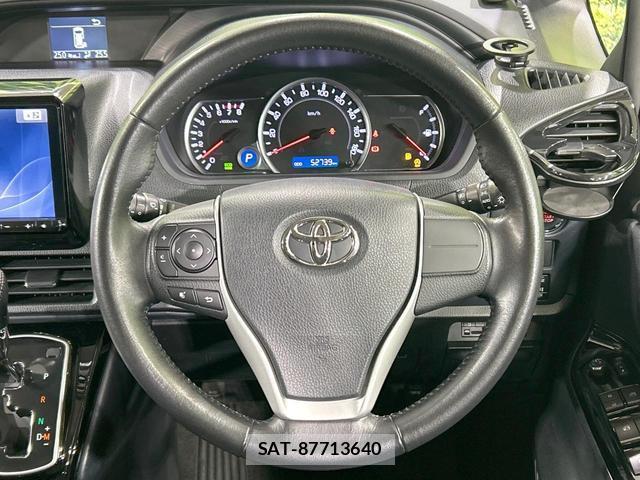 Toyota VOXY 2014-02 8343043-11