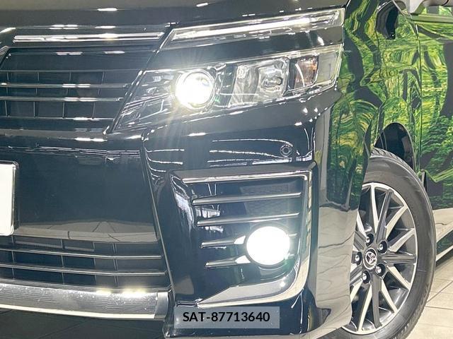 Toyota VOXY 2014-02 8343043-12