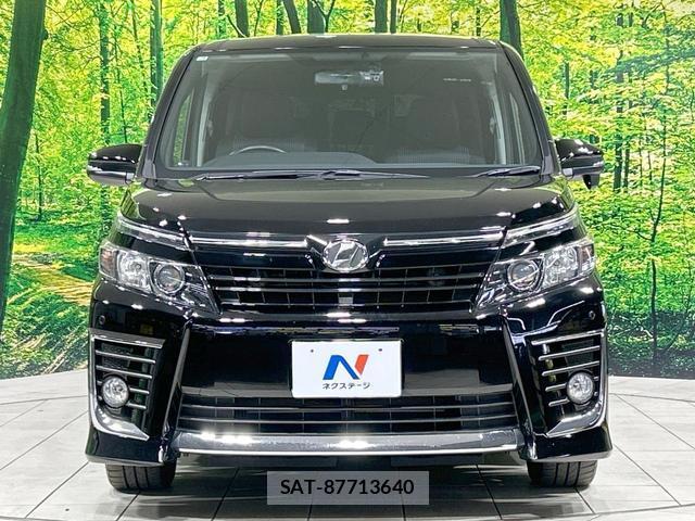 Toyota VOXY 2014-02 8343043-14
