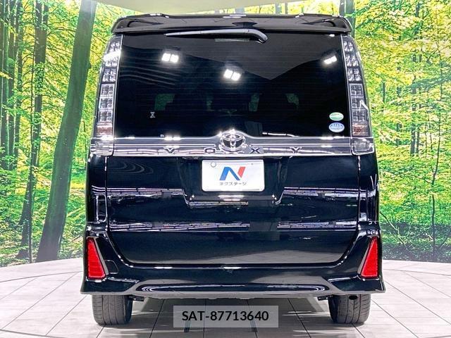 Toyota VOXY 2014-02 8343043-15