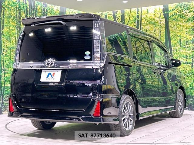 Toyota VOXY 2014-02 8343043-16
