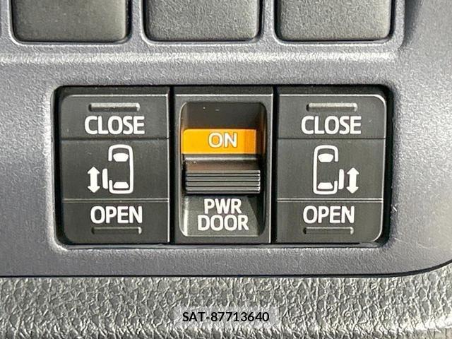 Toyota VOXY 2014-02 8343043-4