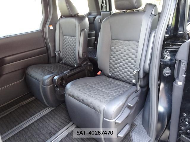 Toyota VOXY 2023-09 8343164-19