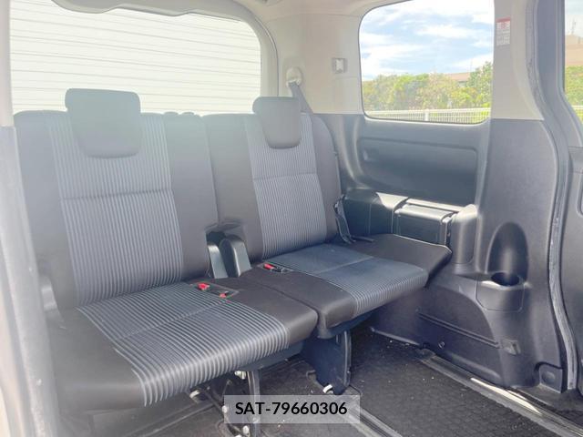 Toyota VOXY 2014-07 8343344-10