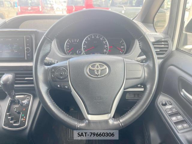 Toyota VOXY 2014-07 8343344-12