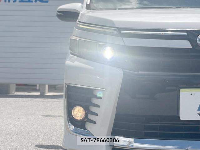 Toyota VOXY 2014-07 8343344-13