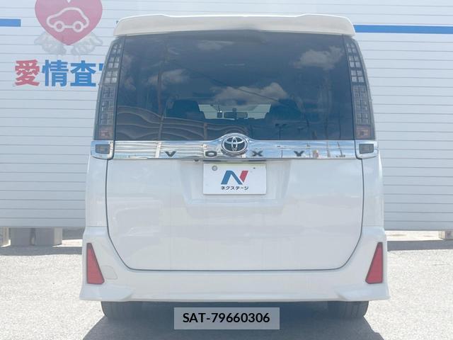Toyota VOXY 2014-07 8343344-16
