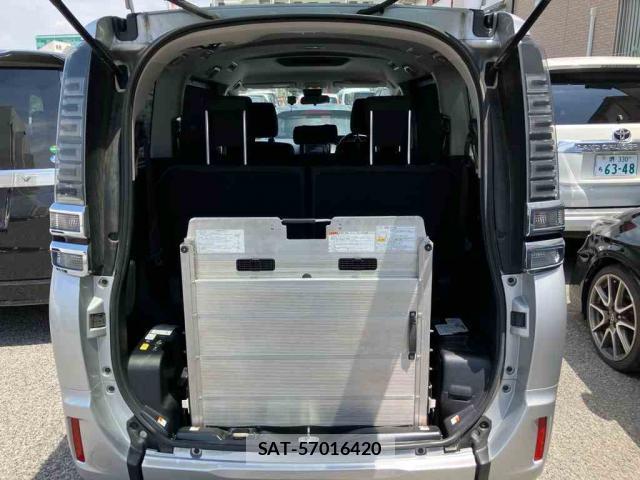 Toyota VOXY 2020-01 8343512-7