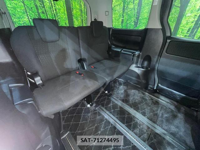 Toyota VOXY 2015-02 8343599-10