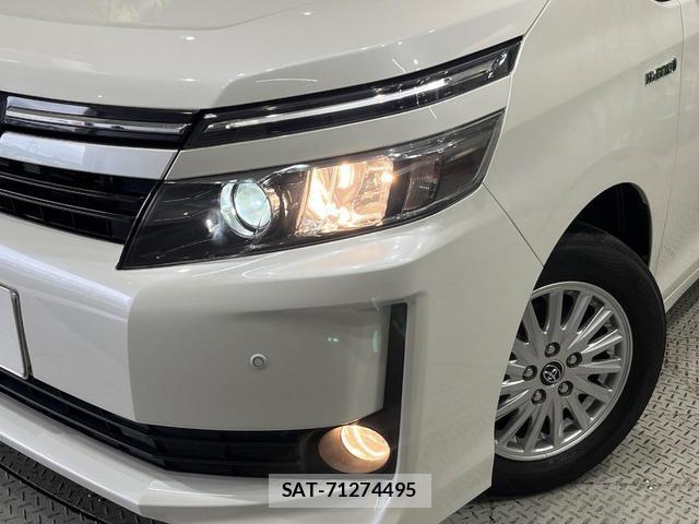Toyota VOXY 2015-02 8343599-13
