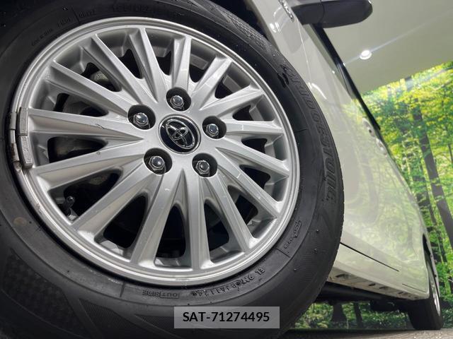 Toyota VOXY 2015-02 8343599-14