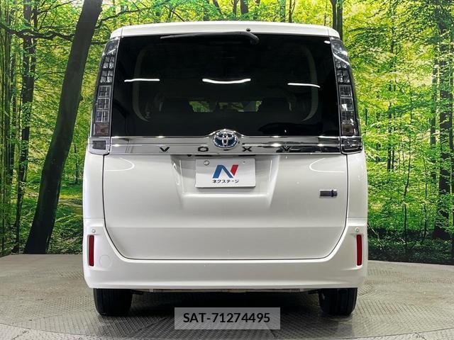 Toyota VOXY 2015-02 8343599-16